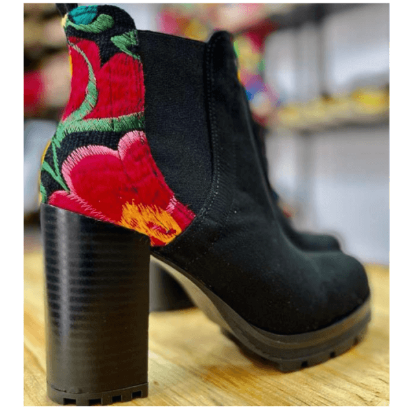 Boots for Woman with Embroidery